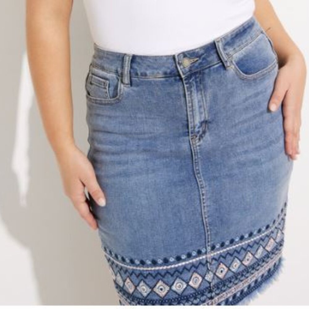 CHARLIE B Blue Embroidered Denim Skirt/Skort